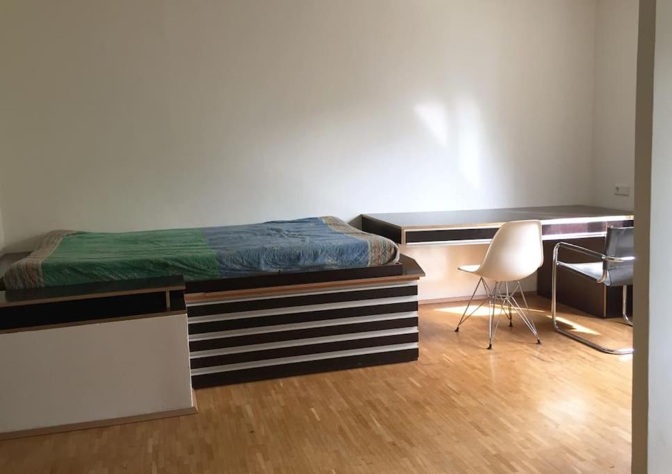 Room In Maisonette With Garden, Parking Place Vienna Exterior photo